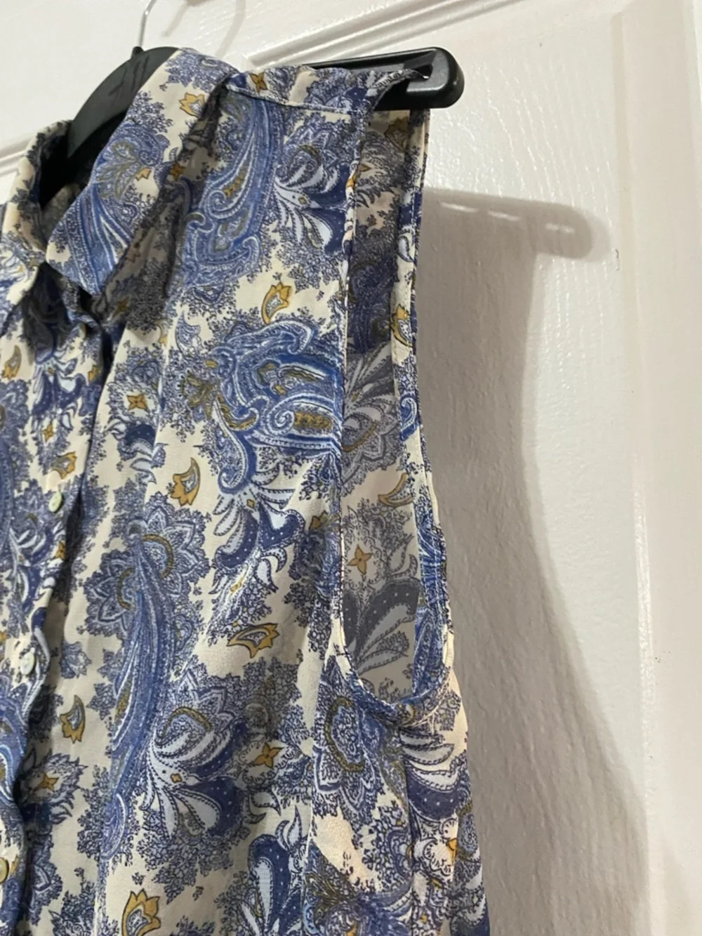 H&M Blue Paisley Sleeveless Chiffon Blouse - EUC - Size 8 - Picture 5 of 7